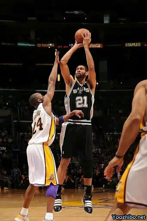 蒂姆-邓肯:NBA75大巨星榜单上的<a href=/lanqiujingsai/spurs/ target=_blank class=infotextkey>马刺</a>传奇